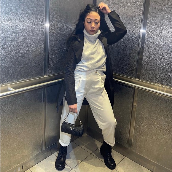 Meet your Posher - Picture 1 of 5